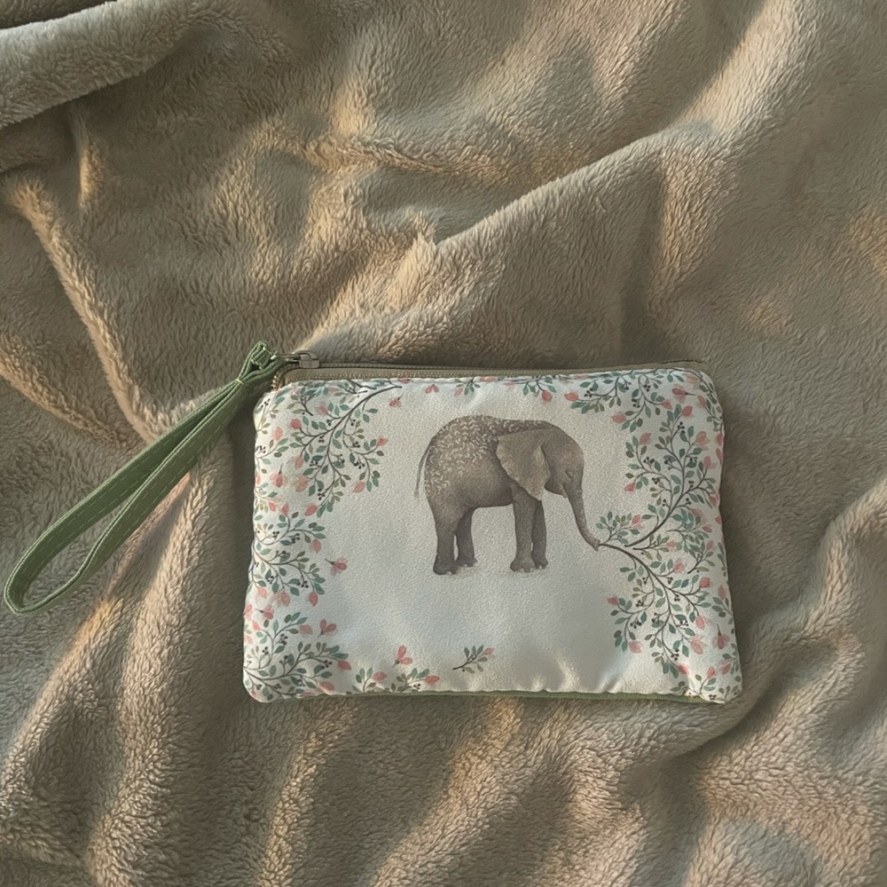 Wristlet w/ naturey elephant design